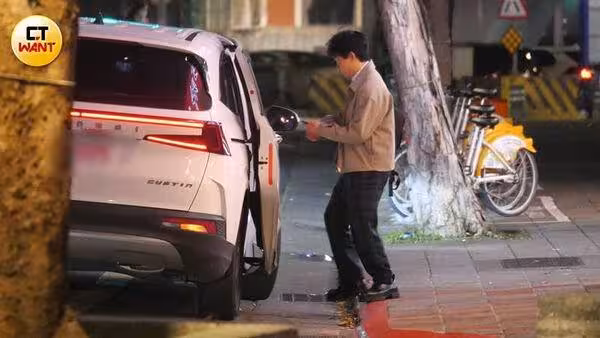 賀瓏卷劈腿風波復出「深夜聚會全被拍」!身邊獨漏緋聞女友Albee