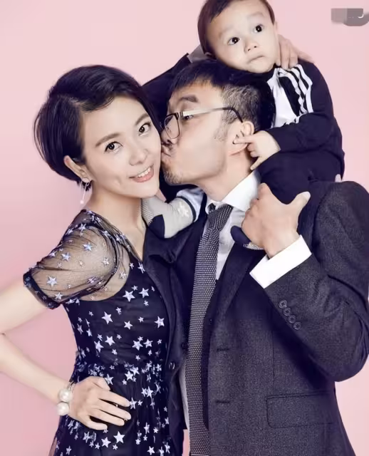 看看44歲謝娜再看看47歲楊樂樂，為何差距如此之大？