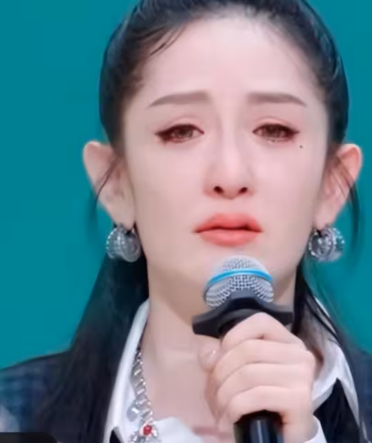 看看44歲謝娜再看看47歲楊樂樂，為何差距如此之大？