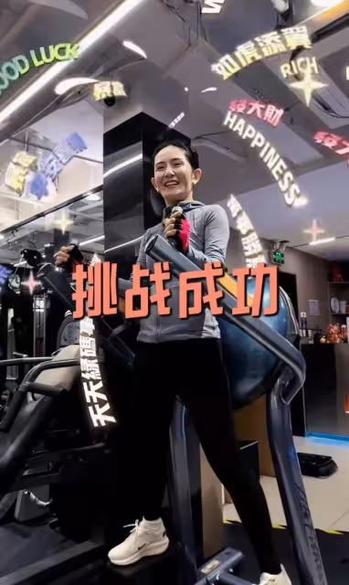 看看44歲謝娜再看看47歲楊樂樂，為何差距如此之大？