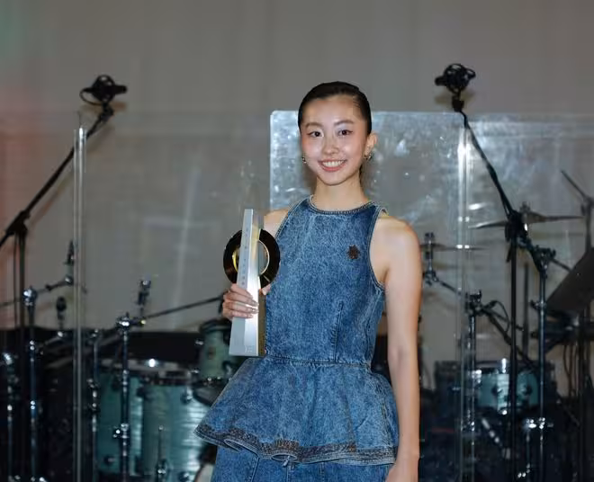 陳奕迅女兒公開戀情！新男友是香港網球一哥！髮型和爸爸相似！