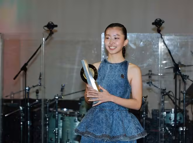 陳奕迅女兒公開戀情！新男友是香港網球一哥！髮型和爸爸相似！