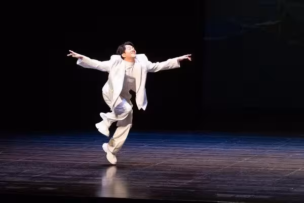 陳漢典演到一半突下台「點名女民眾互動」 一看竟是愛妻Lulu!