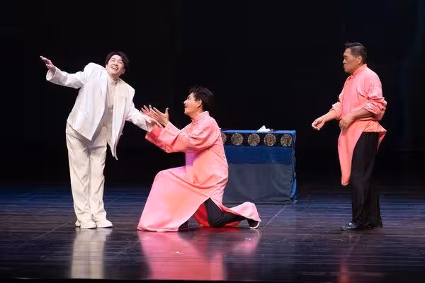 陳漢典演到一半突下台「點名女民眾互動」 一看竟是愛妻Lulu!