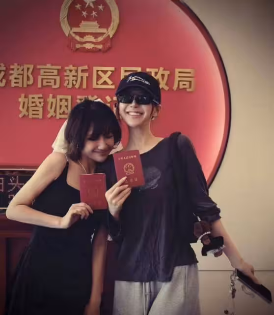 《許我耀眼》30歲女星結婚! 趙露思全程見證「公主抱」告白閨蜜