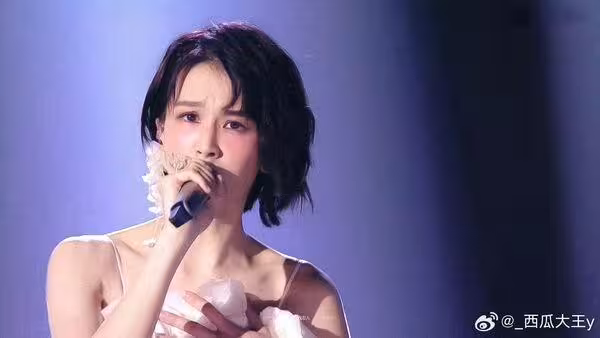 曾沛慈神級唱功震撼陸網!耳麥故障「盲唱」照奪冠 網贊:來修音響的