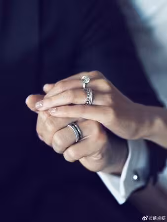 快訊／阿Sa結婚了！　閃嫁小10歲教練男友：恭喜我嫁你，恭喜你娶我