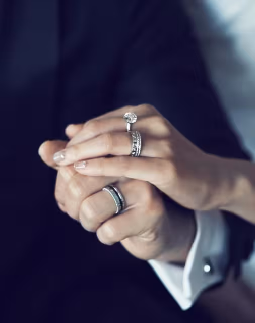 恭喜！43歲蔡卓妍宣布和小10歲健身教練結婚！鍾欣潼發文祝福：早日生小寶寶