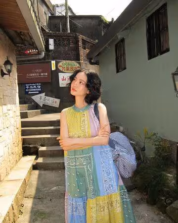 曾之喬0偽裝逛九份!「被拍坐階梯吃冰」阿嬤上前問一句話讓她笑了