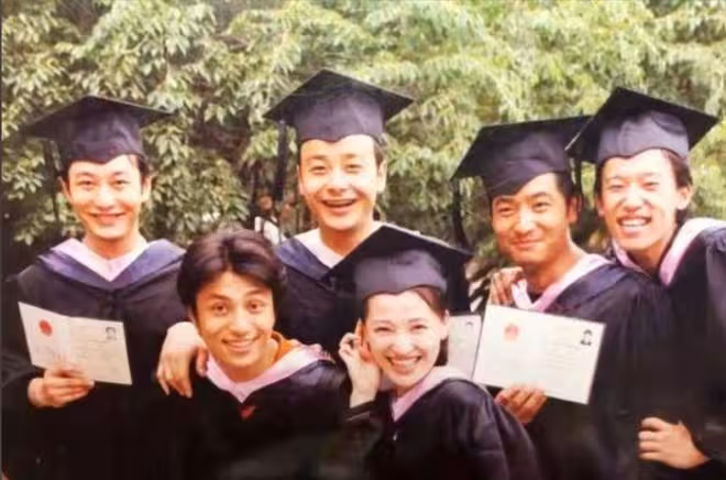 北電96班30年聚首！陳坤黃曉明同框，趙薇祖峰現身，誰是人間清醒