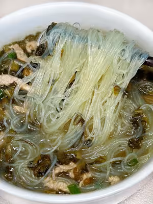 我媽做了十幾年的酸菜肉絲粉，不好吃算我輸🤣！！