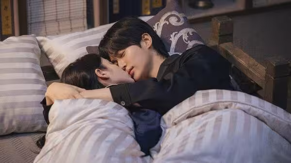 IU、邊佑錫「假戲真做」洞房之夜狂撒糖 直球告白超甜