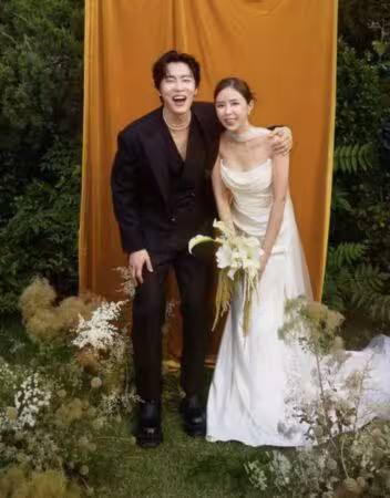 全韓國人反對他們結婚！44歲女星成功嫁了　大咖歌后婚禮獻唱
