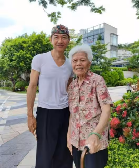 64歲TVB前男星沉痛公布喪母噩耗！妻子靈堂料理後事！親筆信曝光字字催淚