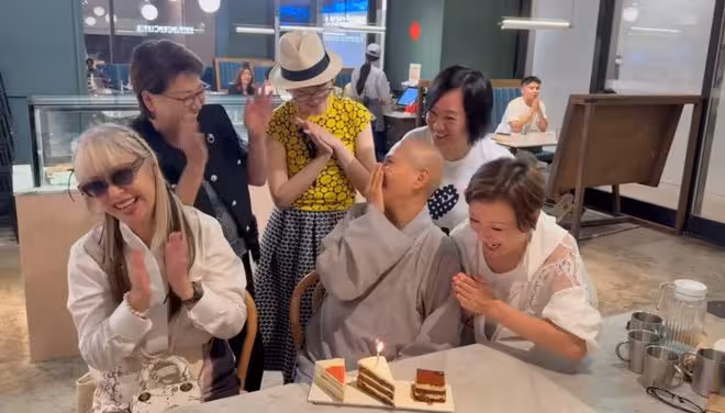 香港女星剃度出家近況曝光！潛心信佛仍不時與曾志偉等相聚！寺廟世俗兩不誤