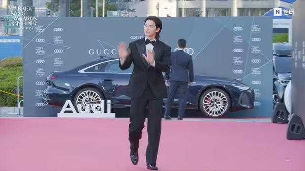 百想紅毯／《暴君》李彩玟留成長發驚呆粉絲　主持人大讚190cm比例