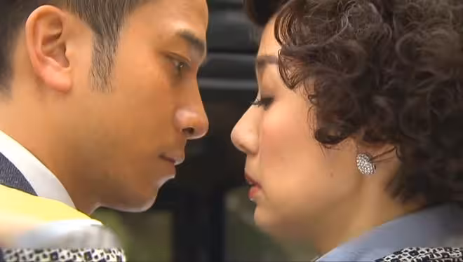 TVB視後新劇與吳卓羲演母子，14年前曾演情人有激情戲！直呼難以接受！