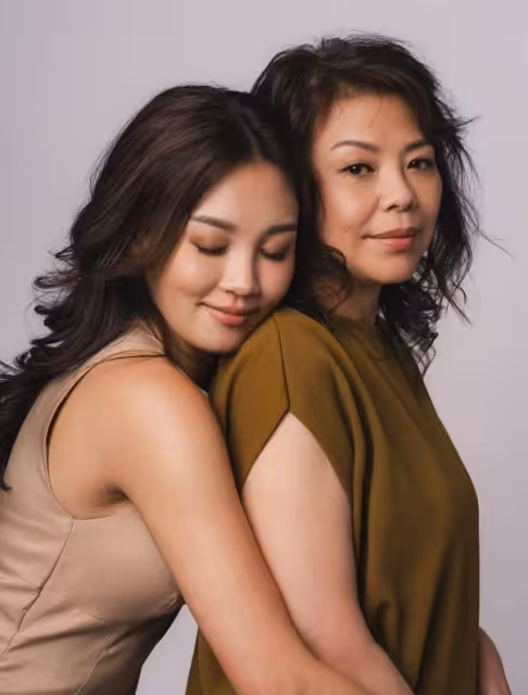 TVB眾女星大曬與母親合照！胡定欣、高海寧、連詩雅同框比拼，誰跟媽媽最像？