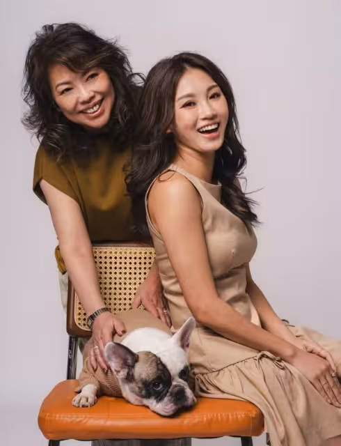 TVB眾女星大曬與母親合照！胡定欣、高海寧、連詩雅同框比拼，誰跟媽媽最像？