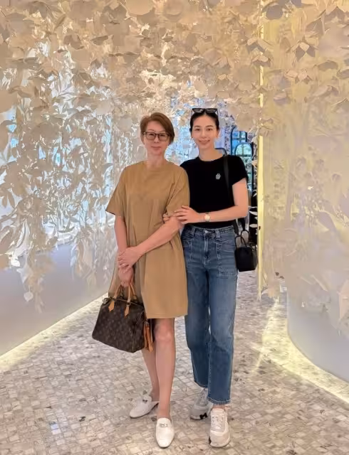 TVB眾女星大曬與母親合照！胡定欣、高海寧、連詩雅同框比拼，誰跟媽媽最像？