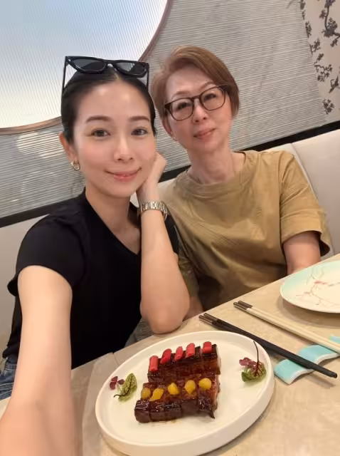 TVB眾女星大曬與母親合照！胡定欣、高海寧、連詩雅同框比拼，誰跟媽媽最像？