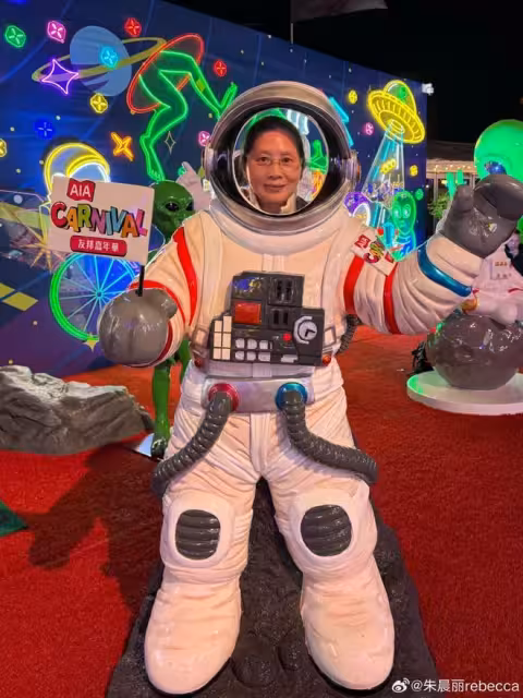 TVB眾女星大曬與母親合照！胡定欣、高海寧、連詩雅同框比拼，誰跟媽媽最像？