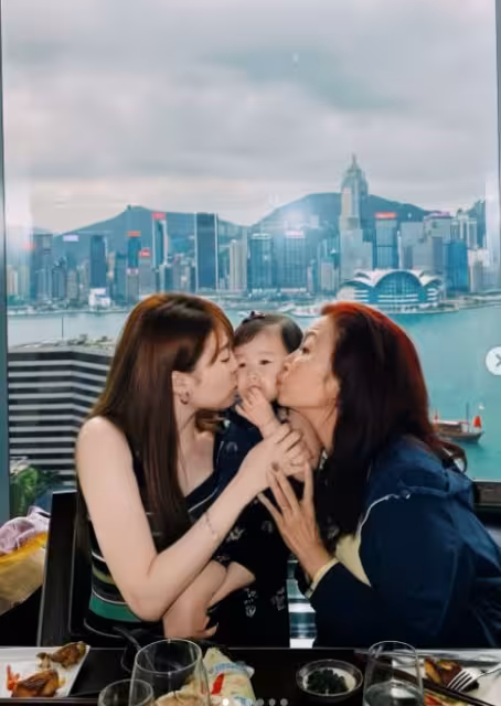 TVB眾女星大曬與母親合照！胡定欣、高海寧、連詩雅同框比拼，誰跟媽媽最像？