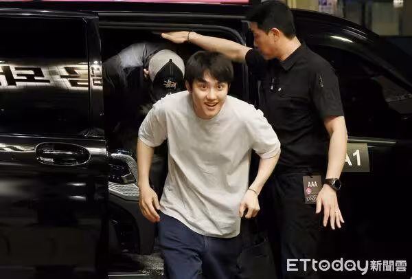 直擊／EXO真的很餓！唱完小巨蛋「30分後秒沖金豬」超雀躍