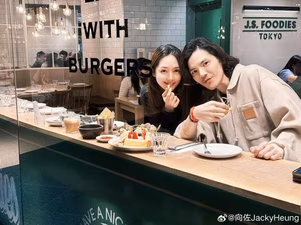 向佐郭碧婷分居兩地屢傳婚變！　向太首發聲曝婚姻現況：不用瞎操心
