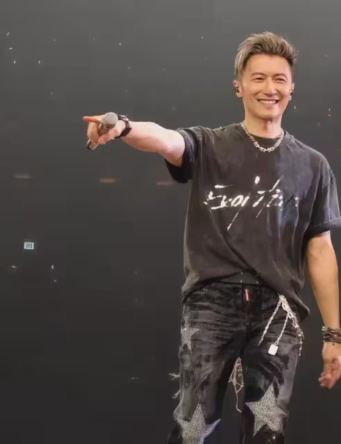 看謝霆鋒張柏芝同框，王菲被男友人摟腰，我發現鋒菲愛情保鮮秘籍