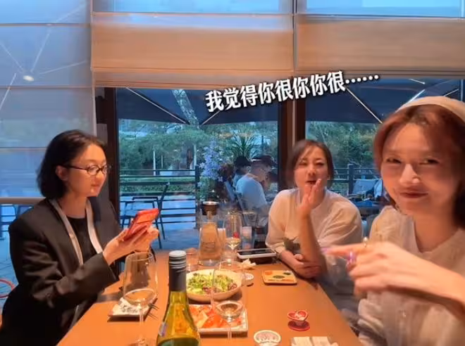 張衛健妻子張茜近照曝光！52歲坦言患上老花眼，畫眼線都對不準