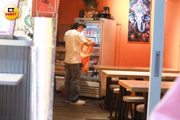 馬國弼下戲秒沖炸雞店　趕場打工「13年還清4500萬債務」