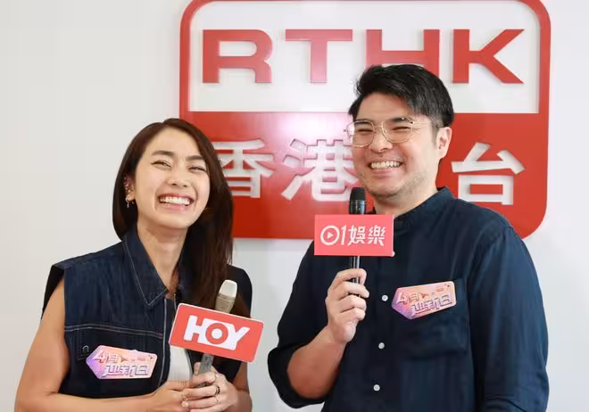 恭喜！80歲TVB老戲骨秦沛升級當爺爺！一改往日沉穩威嚴！滿眼慈愛扮鬼臉！