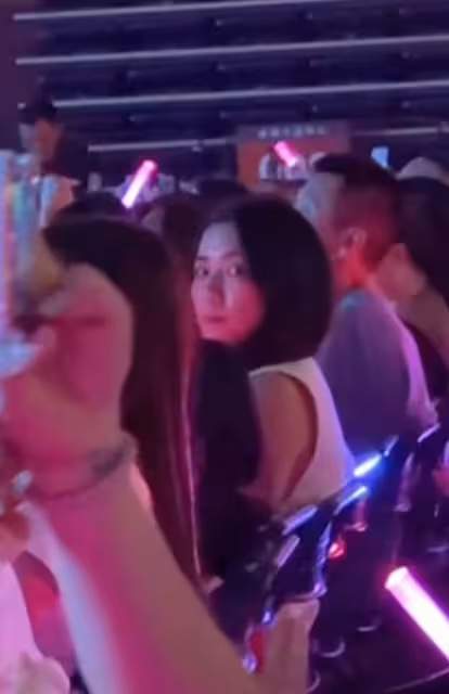 黎明開唱老婆女兒到場支持！女兒標誌性單眼皮，五官神態和爸爸一模一樣