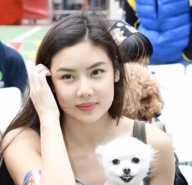 黎明開唱老婆女兒到場支持！女兒標誌性單眼皮，五官神態和爸爸一模一樣