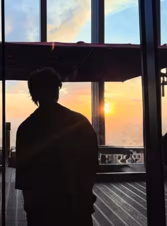 陳柏霖沉寂7個月突更新IG！　曬夕陽背影照寫「C』est la vie」