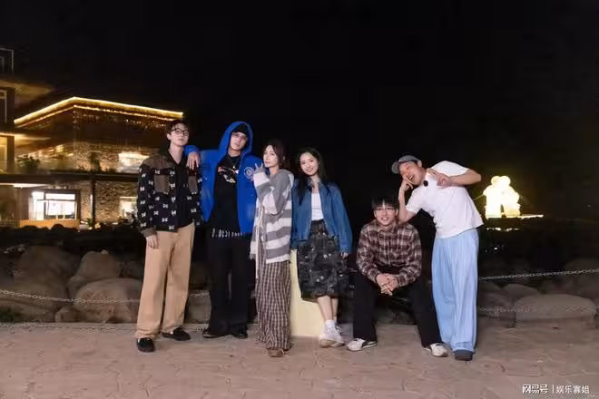 棣月系CP粉心碎！沈月向王鶴棣道歉，並解釋拉小群一事