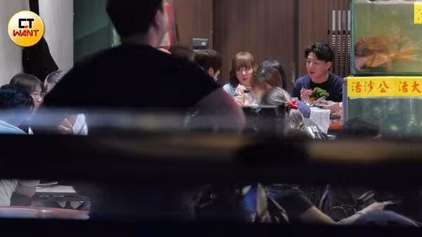 從餐廳駐唱到阿信力捧！　魏嘉瑩深夜慶功