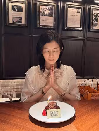 女神楊采妮52歲了！慶生照美顏凍齡…罕放閃老公：享受二人世界