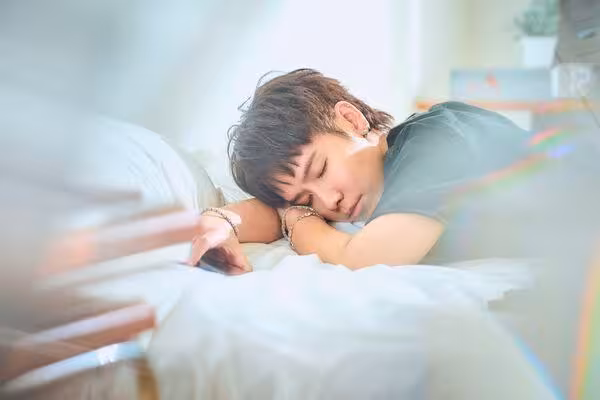 鼓鼓脫了！　「裸肌入浴照」外流羞喊：全身都透明了