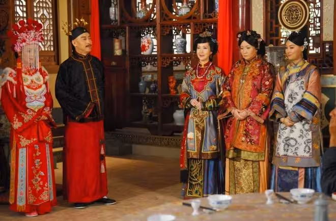 TVB某大姐大成霸凌小花嫌疑人！曾傳與宣萱鄧萃雯鬧矛盾！歷年不和名單曝光