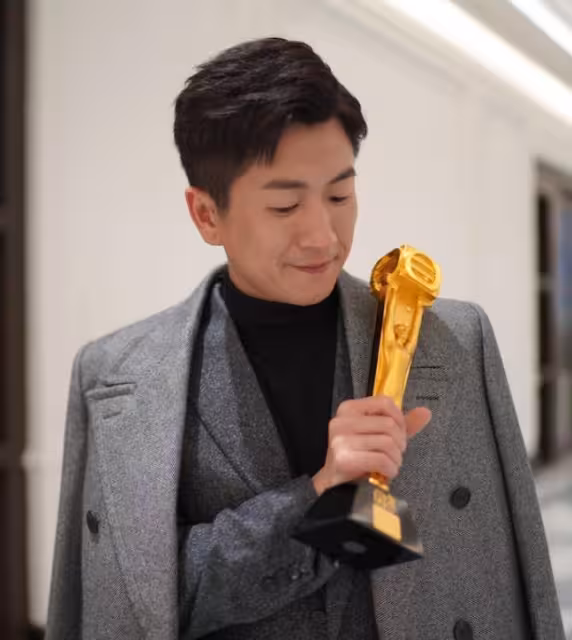 李家風暴再爆大瓜！相戀20年女友身份曝光，竟是TVB一線小生媽媽！傳與鼎爺兩兒爭產