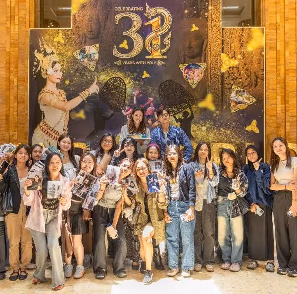 TVB熒幕CP紅到柬埔寨！現身當地機場粉絲熱情迎接！TVB女星直呼沒想到