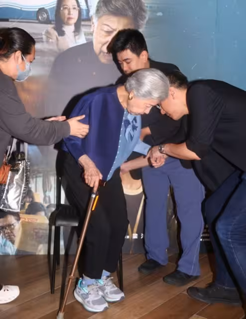 91歲TVB前女星自爆再次跌傷！身體不太好要拄拐杖！解釋離開TVB：工資少得可憐