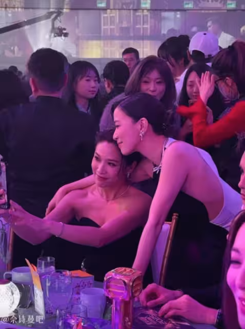 TVB女星親吻閨蜜臉頰，公開告白喊「老婆」！相識15年私下互喚老公和老婆