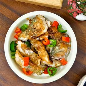 香煎鱸魚，香酥入味