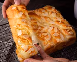 杏仁奶酥排包