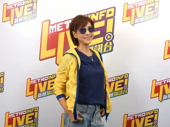 TVB女星被問男搭檔吻戲伸舌！稱會停下當面問清楚！自爆銀幕初吻給了李克勤