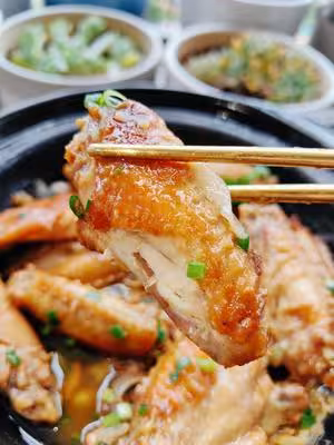 下飯菜「沙姜雞翅啫啫煲」
