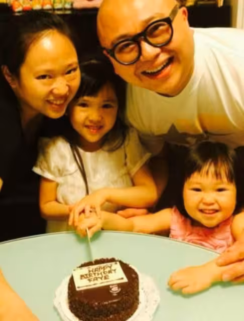 TVB男星女兒大曬低胸短裙豐滿照！慶18歲生日！網友驚呼：越長越漂亮
